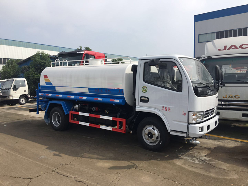 東風(fēng)多利卡（5方）灑水車