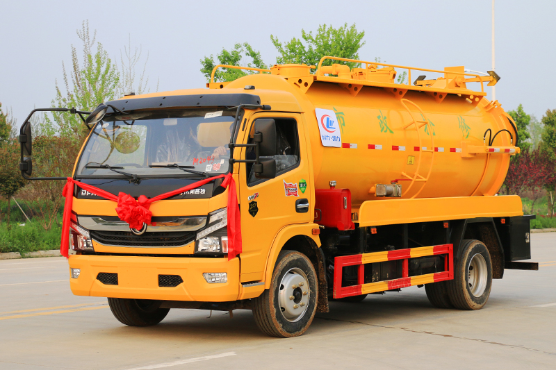 國(guó)六大多利卡清洗吸污車