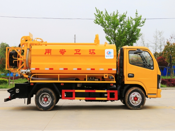 國(guó)六東風(fēng)小多利卡 5方 清洗吸污車(chē)