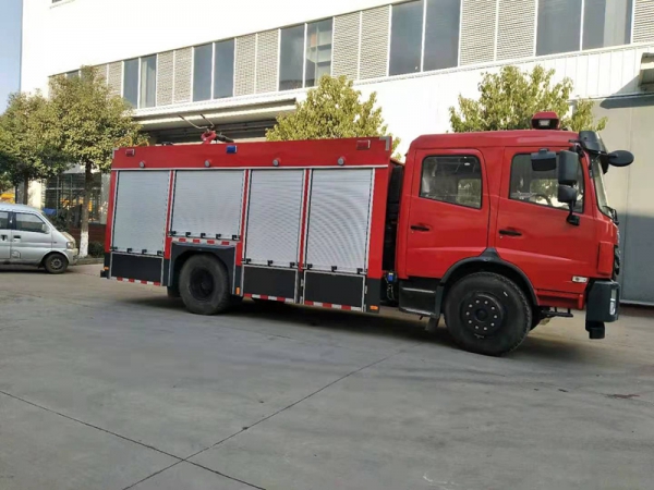 國六東風(fēng)5.5噸泡沫消防車