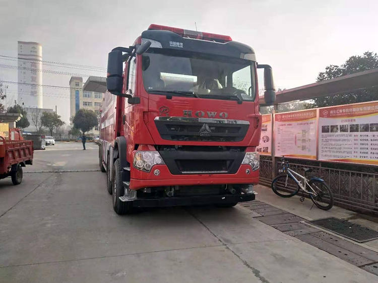 國六重汽豪沃前四后八泡沫消防車24噸